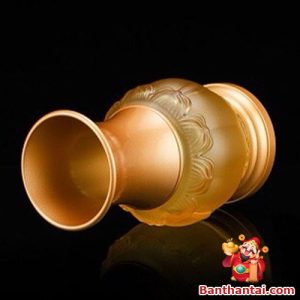 Lọ hoa thờ cúng bằng lưu ly cao cấp, kết hợp màu vàng ánh kim sang trọng