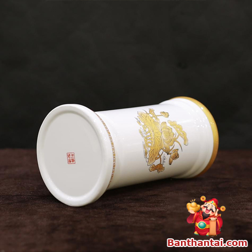 Mặt đáy sản phẩm với dấu ấn gốm sứ truyền thống