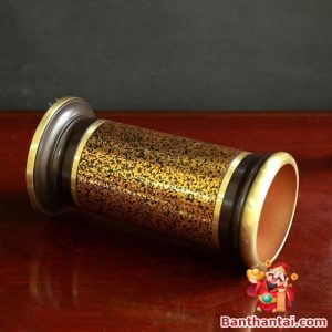 Toàn cảnh ống hương đồng vàng vân đá đen nằm ngang