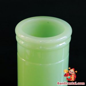 Miệng ống hương thiết kế miệng loe nhẹ và tròn đều, bề mặt được xử lý trơn bóng mịn màng