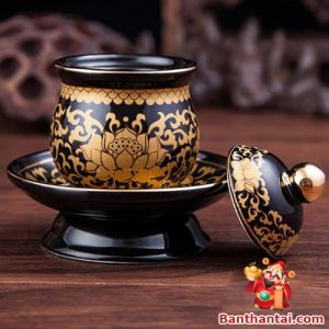 Ly nước thờ gốm đen họa tiết hoa sen vàng kèm đĩa kê và nắp đồng bộ