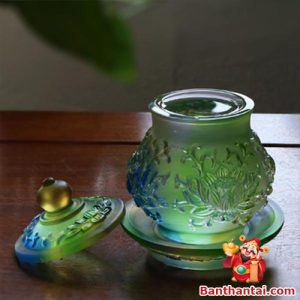 Tổng thể ly nước lưu ly với nắp và đĩa kê đồng bộ