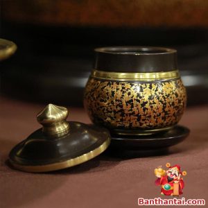 Chén nước thờ bằng đồng hai màu, phối viền vàng nổi bật với họa tiết vân đá cổ điển