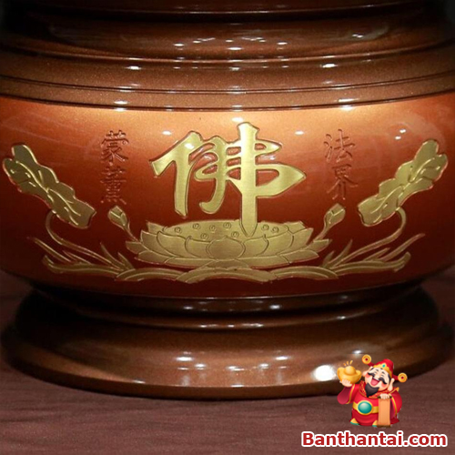 Họa tiết hoa sen và chứ "Phật" khắc chìm đầy nổi bật