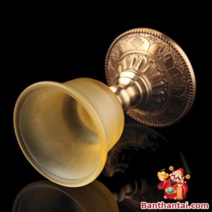 Chén thờ được hoàn thiện tỉ mỉ từng đường nét