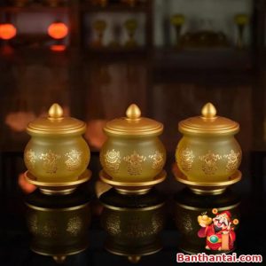 Chén thờ sang trọng tôn lên vẻ đẹp cho không gian thờ cúng của gia chủ