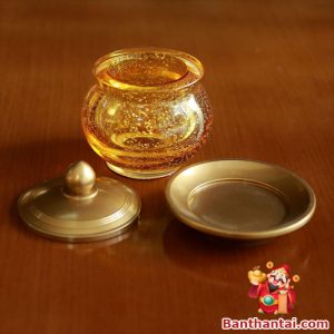 Bộ chén Kim Ngọc gồm 3 phần: nắp, thân và đế đồng – thiết kế đồng bộ, trang nhã