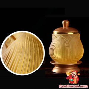 Thiết kế nụ sen khắc nổi mềm mại, biểu tượng cho sự thanh khiết và khởi đầu viên mãn