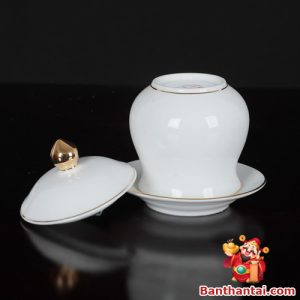 Góc chụp sau thể hiện đường nét mềm mại, trơn bóng của sản phẩm