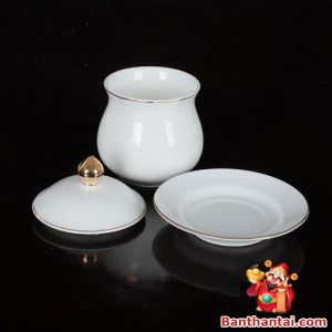 Bộ ba chi tiết gồm chén – nắp – đĩa đựng, dễ dàng tháo rời để vệ sinh và sử dụng