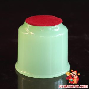 Mặt đáy lót nỉ đỏ chống trượt, bảo vệ bề mặt bàn thờ khi sử dụng