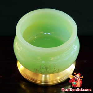 Tổng thể sản phẩm thiết kế hài hòa, phần đế được bọc đồng chắc chắn