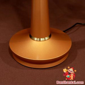 Chân đèn đúc bằng đồng vàng, gia công chắc chắn