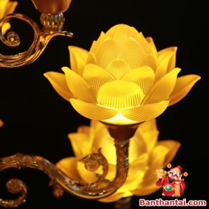 Hoa sen thủy lưu ly ánh vàng dịu, tinh xảo
