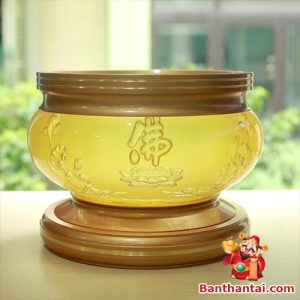 Nổi bật với ánh vàng sáng bóng tôn lên vẻ đẹp cho không gian thờ cúng