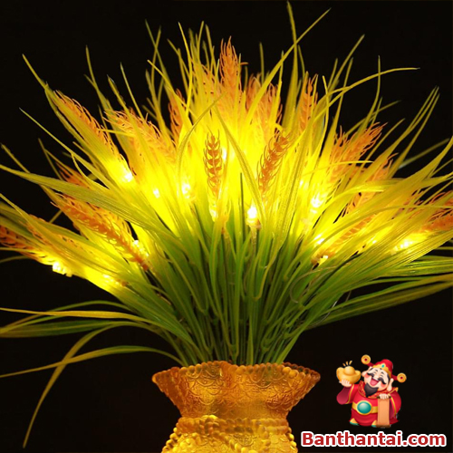 Cụm bông lúa vàng xen kẽ ánh sáng LED, tượng trưng cho mùa màng bội thu và tài vận hanh thông