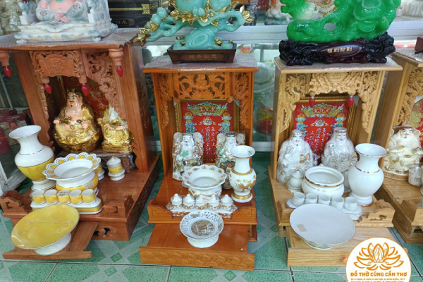 Mẫu ban thờ Ông Địa tại cửa hàng đồ thờ cúng Cần Thơ