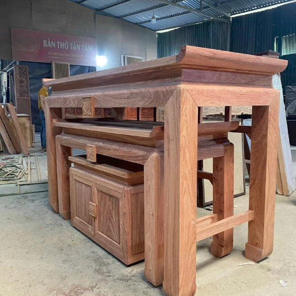 Xưởng sản xuất cửa bàn thờ Tận Tâm