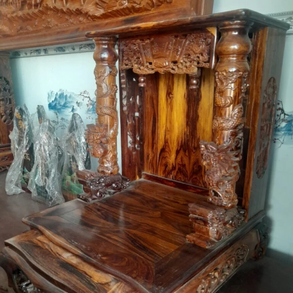 Mẫu bàn thờ gỗ cẩm lai tại cửa hàng