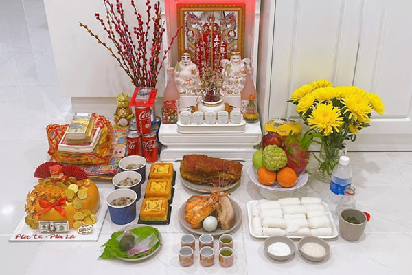Dâng chè vào các dịp đặc biệt như ngày vía Thần Tài, ngày rằm, mùng 1