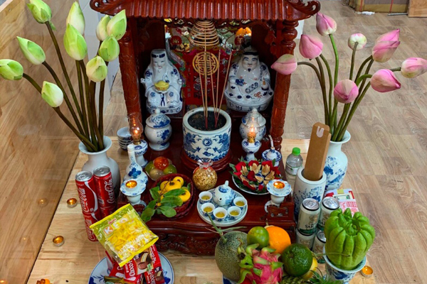 Trang trí bàn thờ Ông Địa ngày tết đẹp