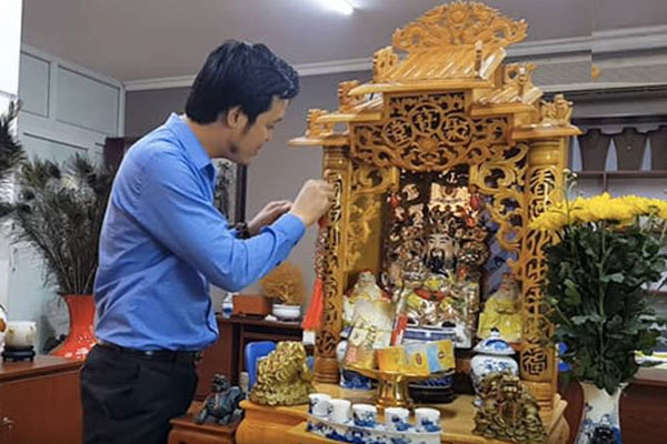 Vệ sinh và tẩy uế toàn bộ bàn thờ khi bị chuột phá