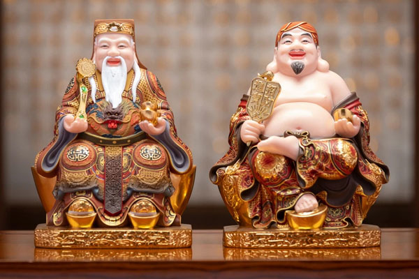 Thần Tài Thổ Địa là hai vị thần mang đến tài lộc, may mắn cho gia đình