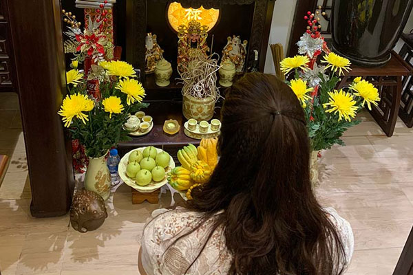 Gia chủ nên ăn mặc lịch sử để thực hiện nghi lễ thờ cúng