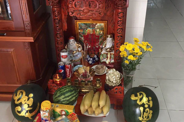 Thắp hương Thần Tài hàng ngày là điều nên làm và được nhiều người duy trì