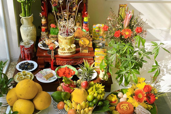 Cúng Thần Tài Thổ Địa vào ngày mùng 10 âm lịch là truyền thống của người Việt