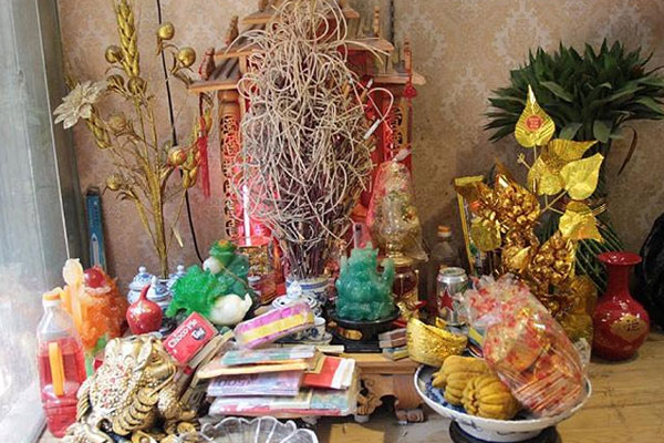 Không để bàn thờ Thần Tài bụi bặm, bừa bộn